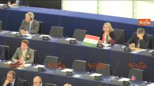 Juncker parla, ma Salvini e Le Pen lo snobbano