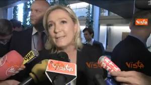 Le Pen: "Le proposte di Juncker sono vergognose"