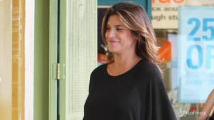 Elisabetta Canalis fa shopping pochi giorni prima del parto 