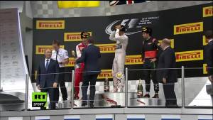 Gp Russia, champagne su Putin