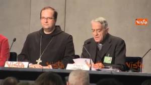 Padre Lombardi: "Un atto di disturbo contro il Papa"