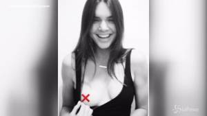 Kendal Jenner, foto hot su Instagram e pausa al bar con la sorella Kylie