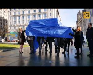 Liverpool, inaugurata statua dei Beatles