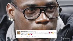 Balotelli fa gli auguri di compleanno alla figlia Pia su Twitter e Instagram