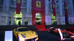 Ferrari debutta in Borsa: Piazza Affari si tinge di rosso