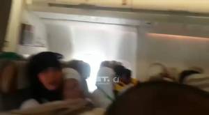 31 feriti sul Dubai-Giacarta. Il terrore dei passeggeri