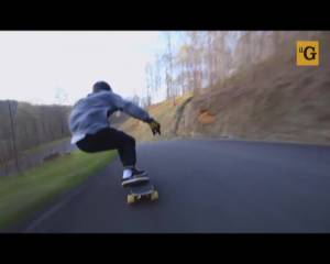 Spettacolare caduta in longboard