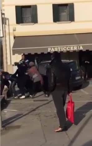 Treviso, rissa fra rom e senegalesi