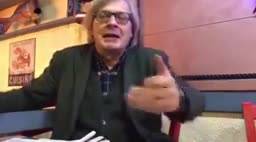 Sgarbi contro il Volo: "Teste di c... se non canta per Trump"