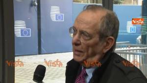 Padoan: "Sul bilancio daremo risposte all'Ue il 1° febbraio"