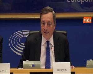 Draghi cita Reagan e dice: "Fuori dall'Euro? Non sopravviveremmo"