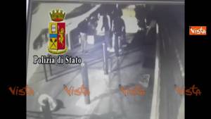 Ragazzo accoltellato: le immagini dell'omicidio di Brescia