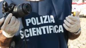 Rimini: branco stupra donna polacca, picchiato il marito 