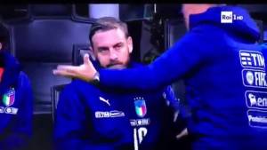 La furia di De Rossi: "Deve entrare Insigne"