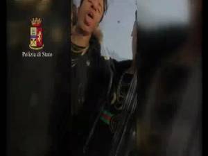 Piazza San Carlo, il video che incastra i magrebini