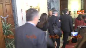 Renzi lascia incontro con seguito di senatori Pd