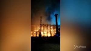 Roma, enorme incendio a Cinecittà