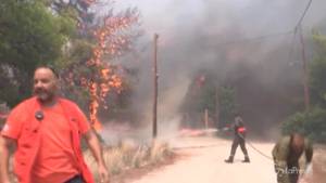 Inferno di fuoco alle porte di Atene