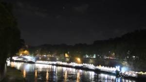 Eclissi lunare, la luna rossa vista da ponte Sisto