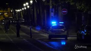 Attacco con coltello a Parigi: 7 feriti