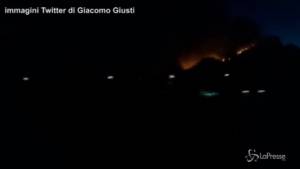 Incendio nel Pisano, in fiamme il monte Serra