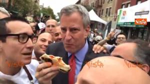 Bill De Blasio mangia una pizza del napoletano Sorbillo