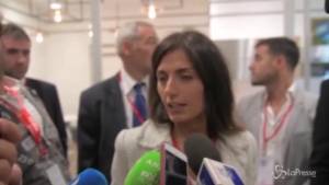 Sfratto madre Taverna, Raggi: "La legge si applica a tutti"