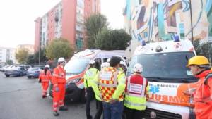 Milano, incendio in un palazzo di Quarto Oggiaro. Quattro intossicati