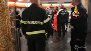 Cede la scala mobile a Roma, i soccorsi ai feriti nella metro