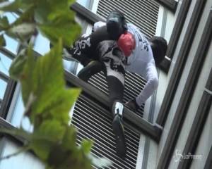 Arrestato lo 'Spider-man' francese che ha scalato l'Heron Tower di Londra