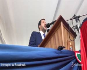 Salvini difende l'Arma: "Non permetterò che un eventuale errore infanghi il lavoro di tanti"