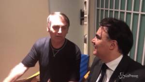 Bolsonaro risponde a Salvini: "Se vinco vi regalo Battisti"