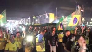 Brasile, supporters di Bolsonaro in piazza per la vittoria