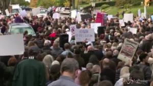 Pittsburgh, proteste contro la visita di Trump alla sinagoga del massacro