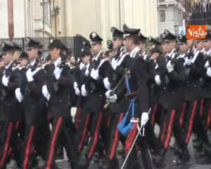 Lo spiegamento delle Forze Armate in piazza Venezia per le celebrazioni del 4 Novembre