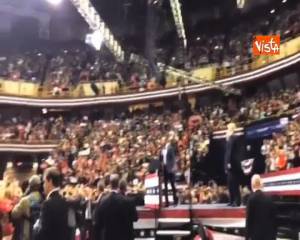 Elezioni midterm, Trump in Tennessee accolto dal cantante Lee Greenwood con God Bless the USA