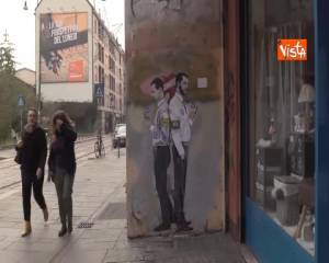 Di Maio e Salvini nella ‘Guerra dei Socials’, il nuovo murales dello street artist Tvboy a Milano 