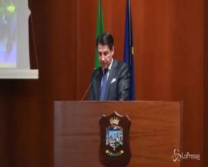 Conte alla Guardia di Finanza: "Semplificazione per prevenire reati nella Pa"