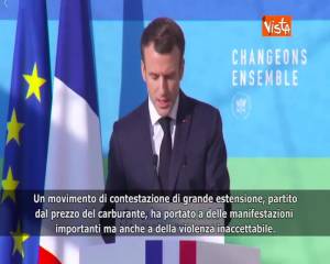 Gilet Gialli, Macron: "Non confondo teppisti con cittadini che vogliono far passare un messaggio"