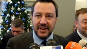 Manovra, Salvini: "Lavoriamo per garantire la crescita ed evitare immagini come quelle di Parigi"