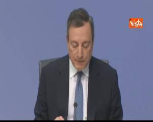 Draghi: “Eurozona stabile ma condizioni geopolitiche e finanziarie tendono a rallentare crescita” 