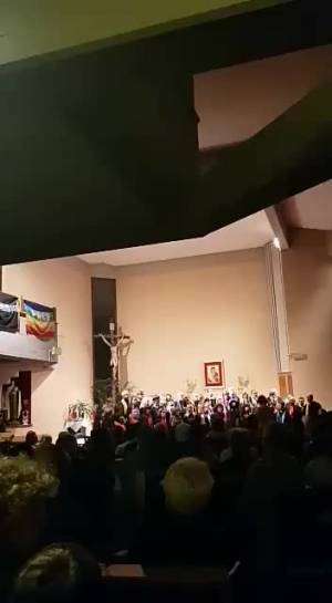 Bologna, in chiesa cantano "bella ciao" al concerto di Natale
