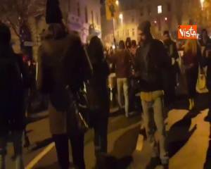 Proteste contro la “legge sulla schiavitù” a Budapest, i manifestanti sfilano per la città