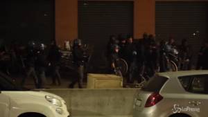 Migranti, a Torino scatta lo sgombero delle cantine occupate del Moi