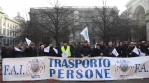 Milano, presidio degli Ncc contro il "rientro obbligatorio"