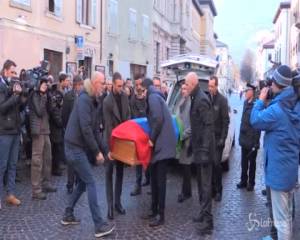 Antonio Megalizzi, l'arrivo della bara e l'applauso della folla