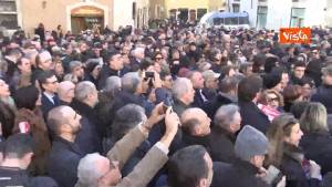 Pd in piazza Montecitorio protesta contro la Manovra e canta ‘Bella Ciao’