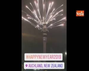 Lo spettacolo della Sky Tower ad Auckland per il countdown verso il 2019