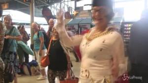 Australia, migliaia di fan travestiti da Elvis Presley al festival in suo onore