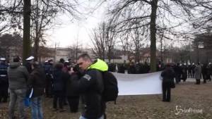 Parla il sindaco e gli agenti si allontanano, nuova protesta della polizia locale a Milano